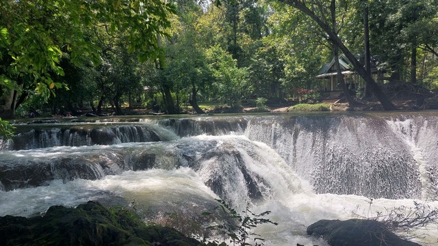 Saraburi – Cuối mùa mưa, đầu đông, du lịch thiên nhiên tươi đẹp gần Bangkok tại thác Muak Lek. Tỉnh Saraburi - Báo Nhân dân